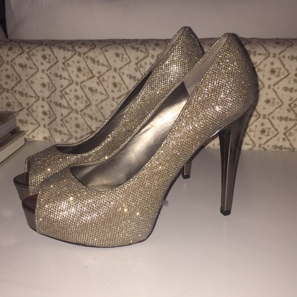 Guess 4inch platform high heels, silver woven. - Picture 3 of 4